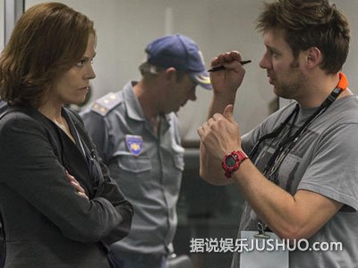 《超能查派》隆重上映 人类与机器间再次大战