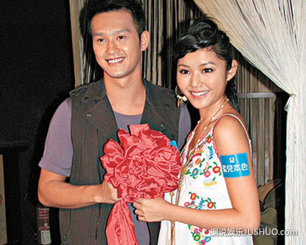 吴浩康与女性拍照惹绯闻 钟舒漫投男友信任票