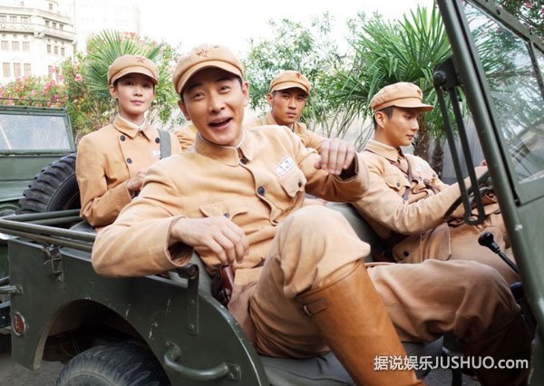 罗晋带伤热拍《狭路》 提唐嫣称不怕尴尬 罗晋带伤热拍《狭路》 提唐嫣称不怕尴尬