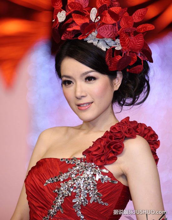 苟芸慧再攻“城” 讨好郭富城身边人求接近