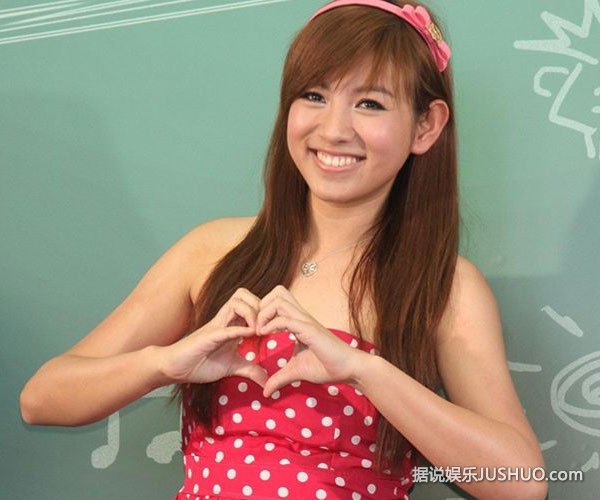 米可白婚礼花销超300万 新郎谢铭杰身价上亿