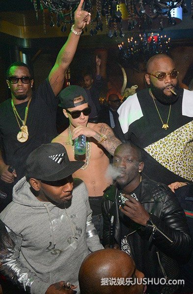 小贾斯汀不惧负面新闻 纹身裸照混夜店 小贾斯汀不惧负面新闻 纹身裸照混夜店