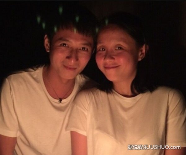 李维嘉龙丹妮亲密合影疑似恋情曝光