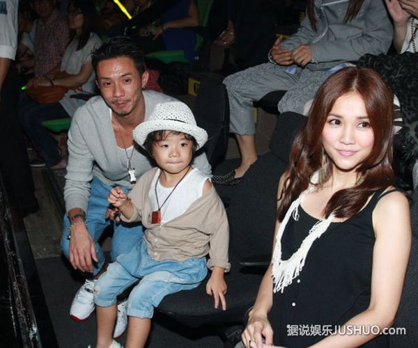 谢安琪着透视裙亮相 身材火辣抢镜十足 谢安琪着透视裙亮相 身材火辣抢镜十足