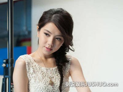 胡杏儿不计前嫌 晒童年照支持邓紫棋 胡杏儿不计前嫌 晒童年照支持邓紫棋