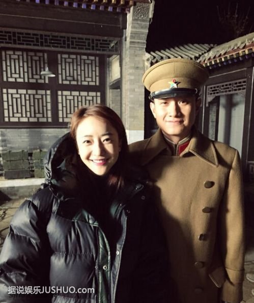 《少帅》文章军装照曝光 与姜雨晨合影心情好(组图)