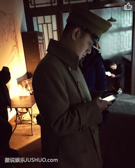 《少帅》文章军装照曝光 与姜雨晨合影心情好(组图)