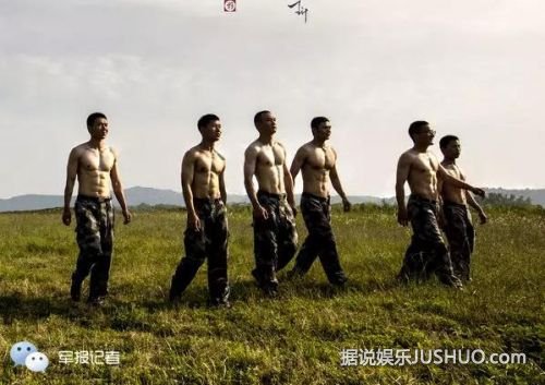 军校学员变身肌肉男  用汗水雕刻八块腹肌！