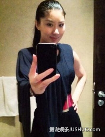 谢贤女友28岁Coco私房艳照 Dcup丰胸惹眼抢镜