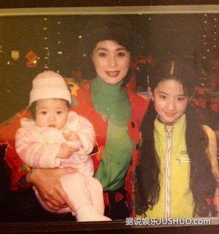 刘亦菲家族照曝光 神仙姐姐自嘲“在家里最丑”