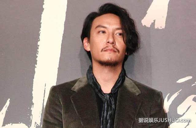 张震小贝共进晚餐 张震长刘海发型获赞