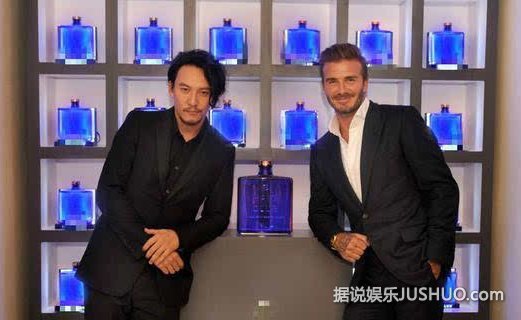 张震小贝共进晚餐 张震长刘海发型获赞