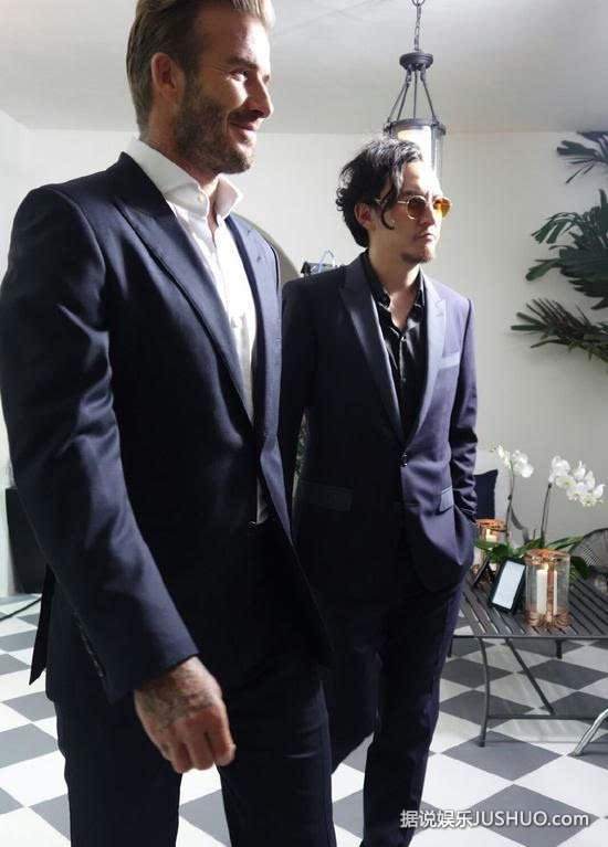 张震小贝共进晚餐 张震长刘海发型获赞