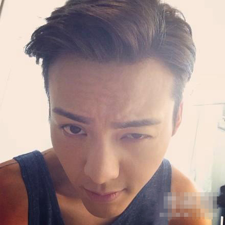 陈伟霆整容前后照片对比 变化简直太鲜明 陈伟霆整容前后照片对比 变化简直太鲜明