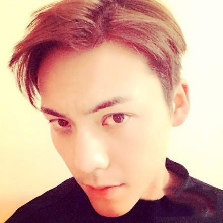 陈伟霆整容前后照片对比 变化简直太鲜明 陈伟霆整容前后照片对比 变化简直太鲜明