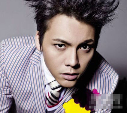 陈伟霆整容前后照片对比 变化简直太鲜明 陈伟霆整容前后照片对比 变化简直太鲜明