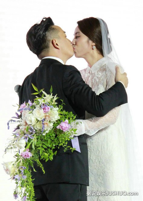 璇女神来了!刘璇出席黄磊婚宴大秀恩爱 黄磊孙莉相爱20周年 璇女神来了!刘璇出席黄磊婚宴大秀恩爱 黄磊孙莉相爱20周年