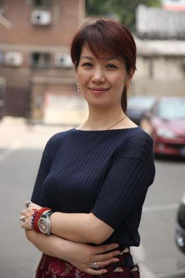 胡军老婆是谁？胡军老婆卢芳个人资料曝光 曾是北京人民艺术剧院校花