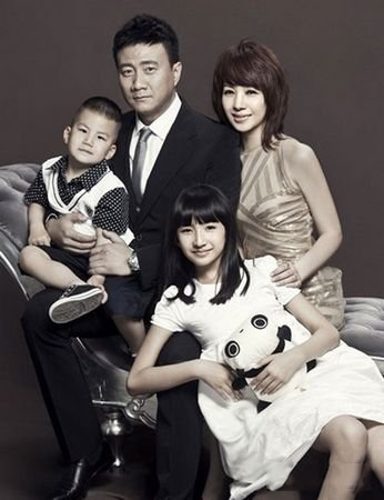 胡军老婆是谁？胡军老婆卢芳个人资料曝光 曾是北京人民艺术剧院校花