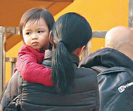 刘德华女儿照片曝光 港媒首次曝光其女儿乖巧可人近照