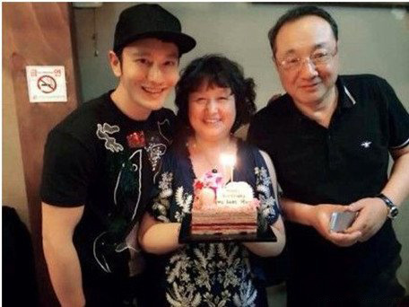 黄晓明的父亲是谁呢 揭秘黄晓明的成名史