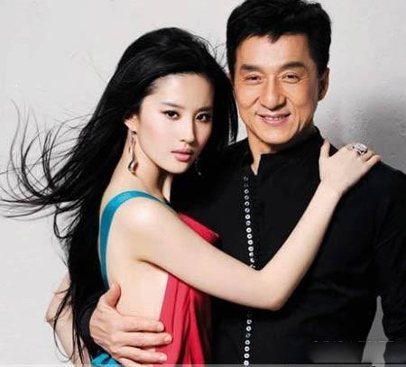 成龙六十大寿拥吻金喜善 成龙23位红颜知己中竟然有刘亦菲 成龙六十大寿拥吻金喜善 成龙23位红颜知己中竟然有刘亦菲