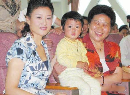 宋祖英老公和儿子照片曝光 其老公惊人背景曝光令人震惊 宋祖英老公和儿子照片曝光 其老公惊人背景曝光令人震惊