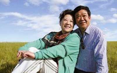 王馥荔与老公王群七十年代旧照 王馥荔与老公王群七十年代旧照