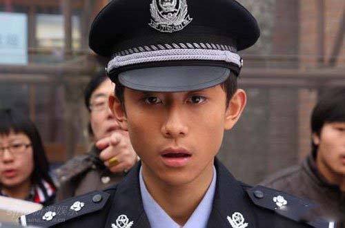 寻找成龙剧情介绍 张一山首次与成龙合作拍电影