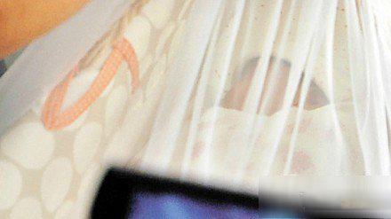 杨幂女儿小糯米首曝光 4岁刘恺威杨幂女儿照片软萌可爱