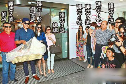 杨幂女儿小糯米首曝光 4岁刘恺威杨幂女儿照片软萌可爱