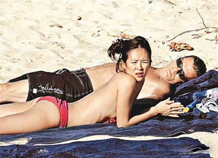 章子怡海滩图片曝光 首次回应 “被偷拍不是我的错”