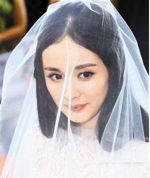 杨幂刘恺威结婚照曝光 大婚选在恋爱纪念日新娘落泪