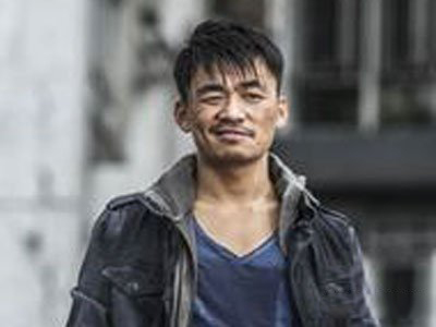 王宝强肌肉媲美健身教练 网友：这是个看脸的时代