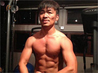 王宝强肌肉媲美健身教练 网友：这是个看脸的时代