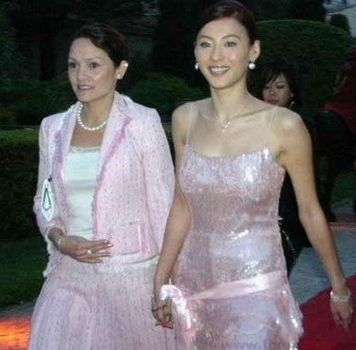 网曝张柏芝的妈妈 复杂情史的背后 网曝张柏芝的妈妈 复杂情史的背后