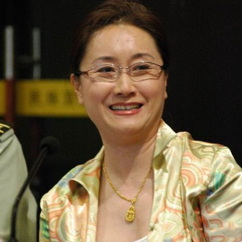 洪金宝老婆曹恩玉照片曝光 儿子大婚两妈妈同台