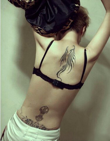 谭维维臀部纹身曝光 谭维维坦言忘掉过去并痛改前非