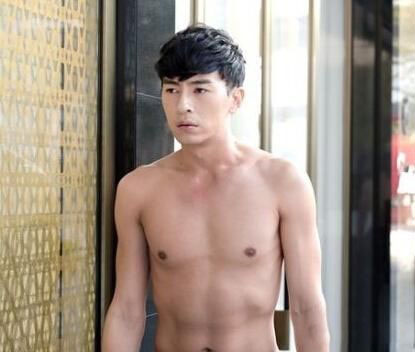 郑元畅减肥成功晒腹肌 丑老婆照片网络疯传