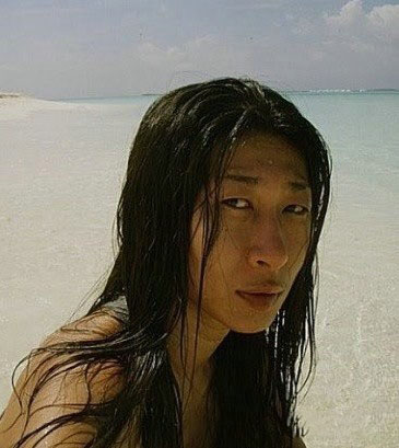 郑元畅减肥成功晒腹肌 丑老婆照片网络疯传