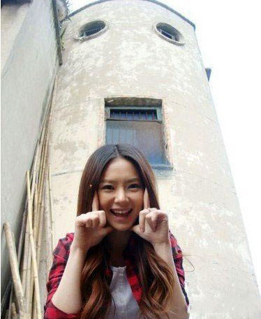 李承铉女友戚薇整容前后照片曝光