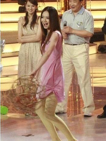 李承铉女友戚薇整容前后照片曝光