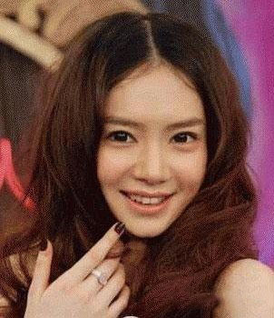 李承铉女友戚薇整容前后照片曝光