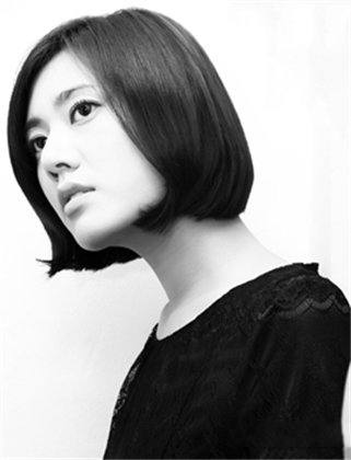 秋瓷炫的沙宣短发图片  尽显熟女魅力