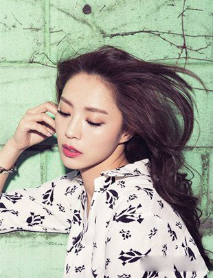 女主播郑仁英爆红 被赞“来自韩国的足球女神”