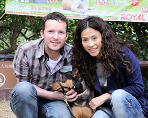 网上宣萱老公和女儿相片假消息流出 其与黑人男友约会被曝 网上宣萱老公和女儿相片假消息流出 其与黑人男友约会被曝