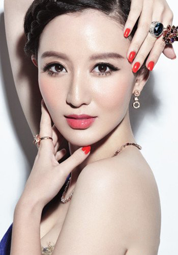 曝光张萌整容前后照片 整容后戏路更宽