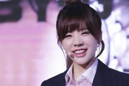 少女时代李顺圭 土豪身份曝光得奖跪谢粉丝不离不弃