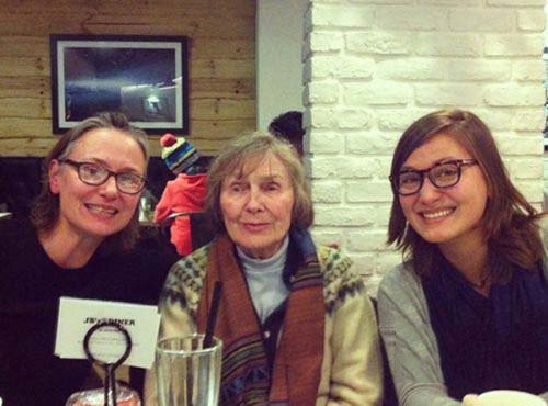 周华健老婆康粹兰近照 头发斑白显老