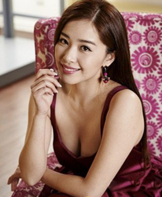 阚清子的胸大吸睛无数 网友曝其整容隆胸